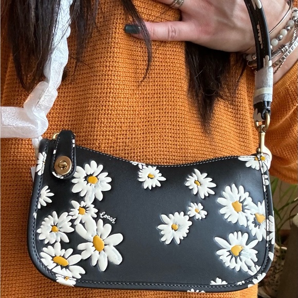 Authentic COACH 1941 Glovetanned Leather turnlock zip closure Crosby/Clu… - Picture 8 of 16